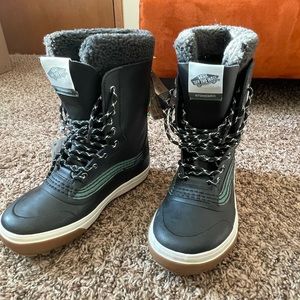 Vans Snow MTE boots NWT